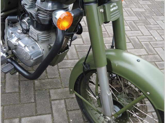 royal-enfield - classic-500-battle-green
