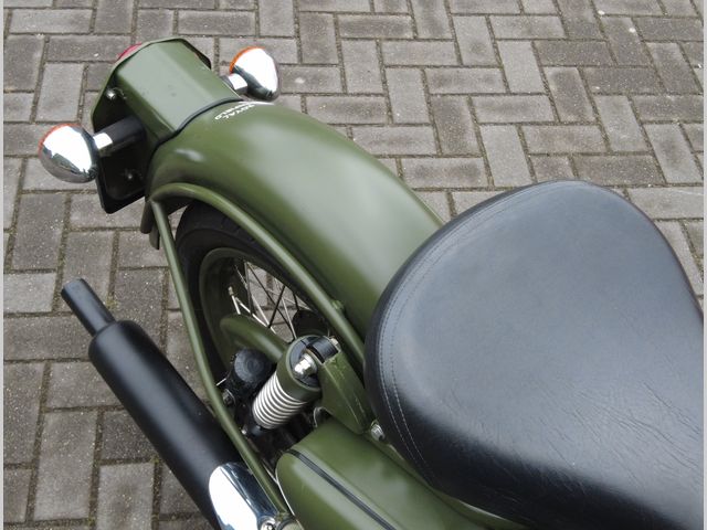 royal-enfield - classic-500-battle-green