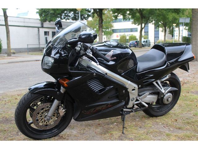 honda - vfr-750-f