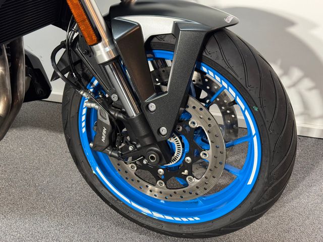 suzuki - gsx-8s