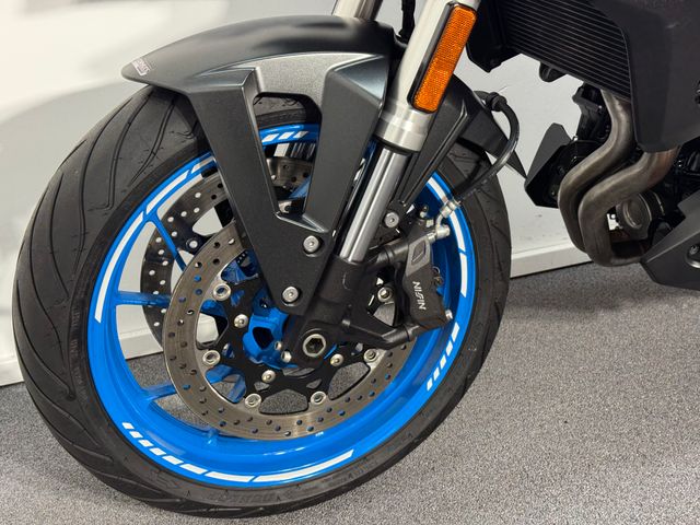 suzuki - gsx-8s
