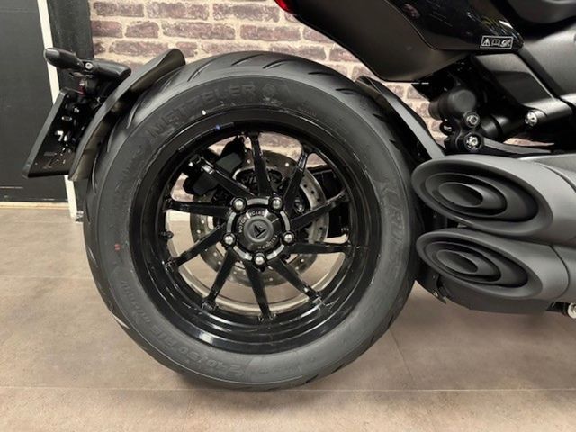 triumph - rocket-3-storm-r