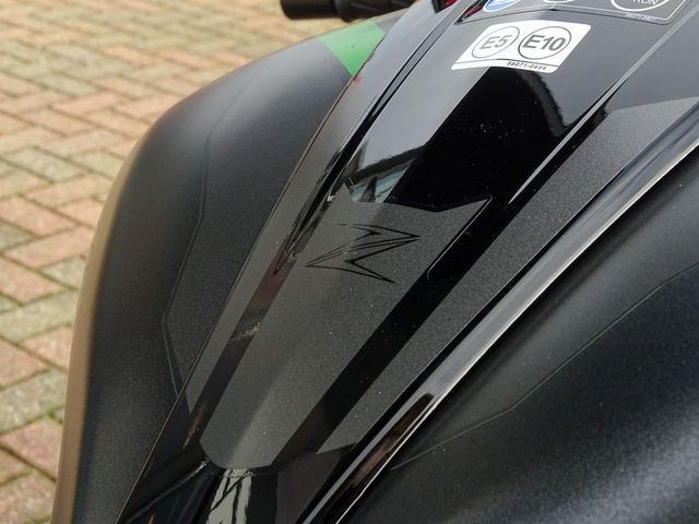 kawasaki - z1100-se