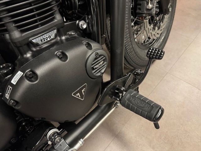 triumph - bonneville-bobber