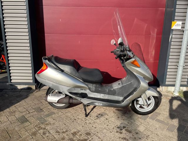 honda - fes-150-pantheon