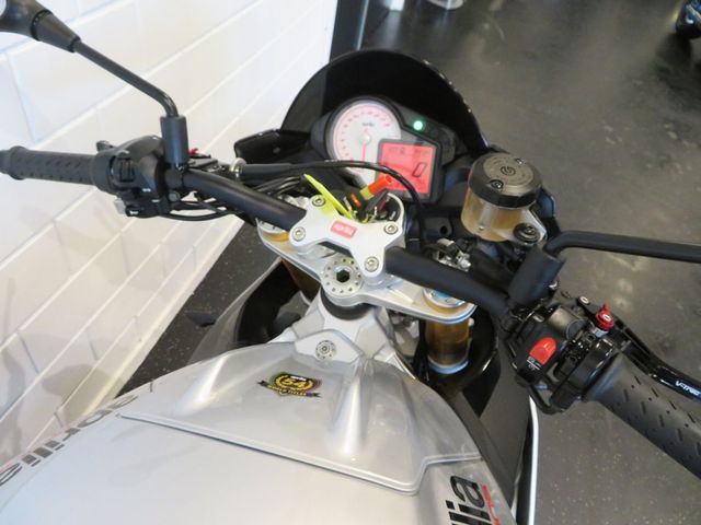 aprilia - tuono-v4-1100-factory