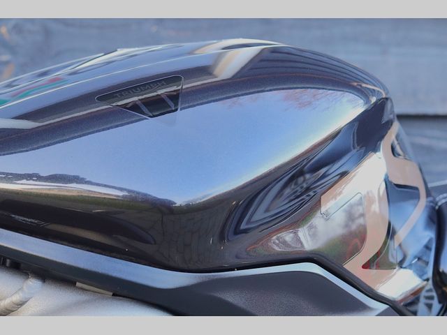 triumph - street-triple-rs