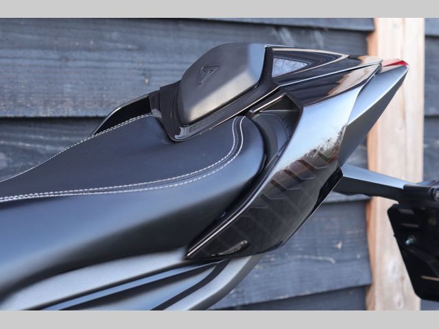 triumph - street-triple-rs