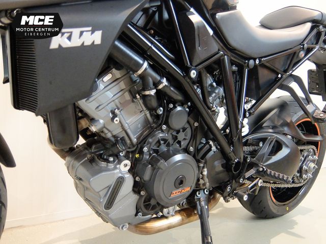 ktm - 1290-super-duke-r
