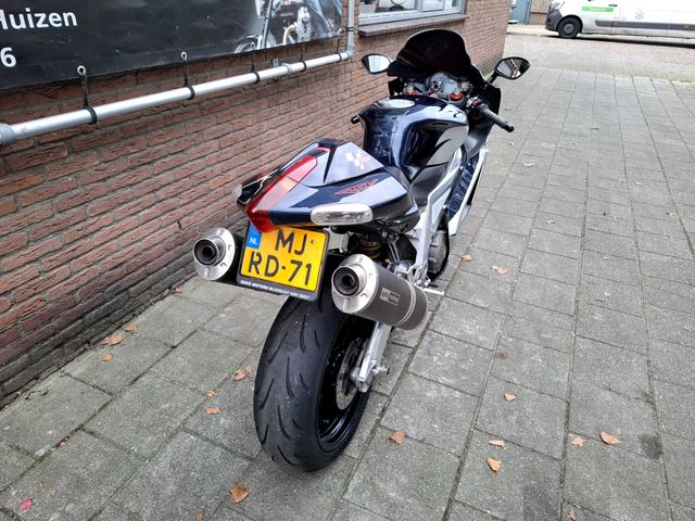 aprilia - rsv-1000-r