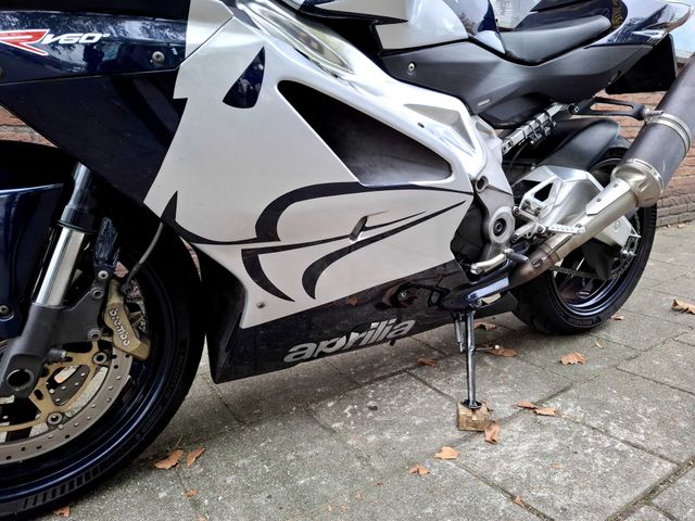 aprilia - rsv-1000-r