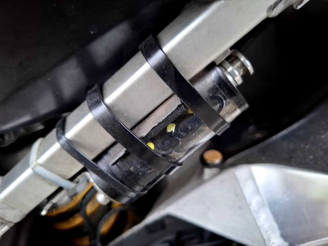 aprilia - rsv-1000-r