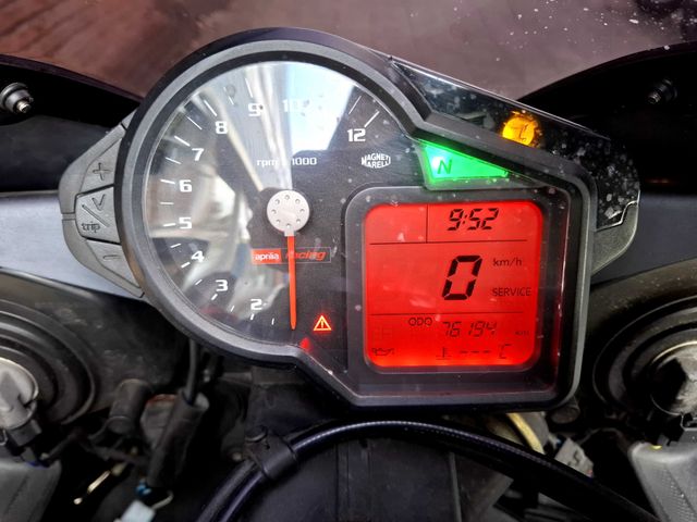 aprilia - rsv-1000-r