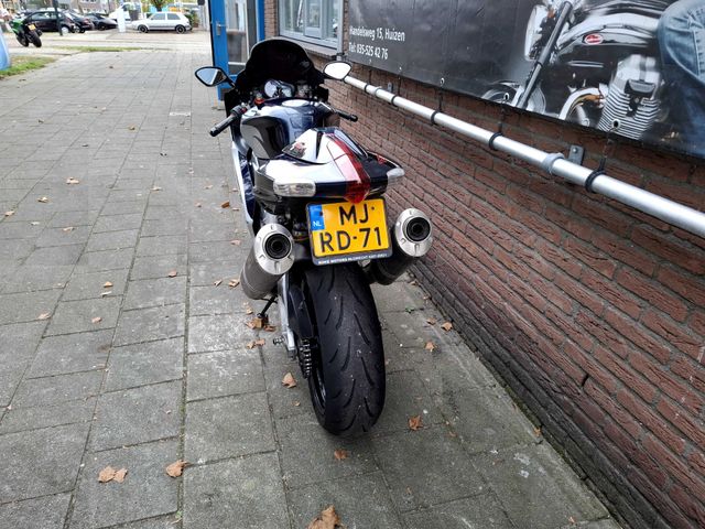 aprilia - rsv-1000-r