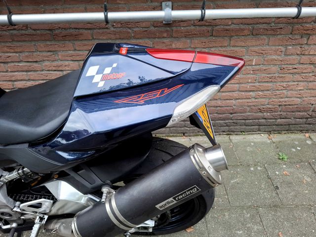 aprilia - rsv-1000-r