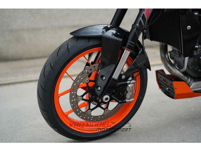 ktm - 690-duke-r-abs