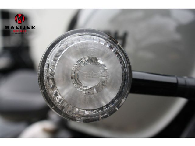 triumph - bonneville-bobber-black