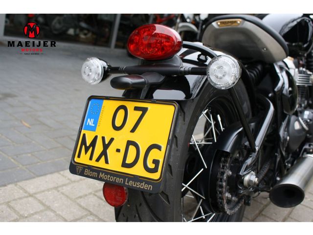 triumph - bonneville-bobber-black