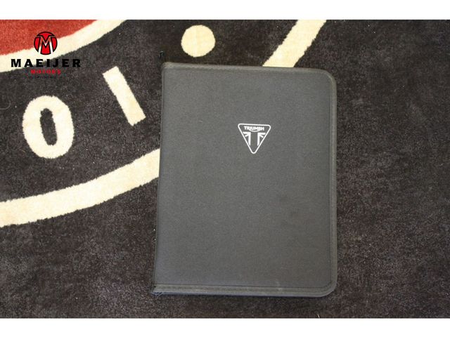 triumph - bonneville-bobber-black