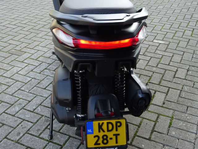 piaggio - mp3-530-hpe-advance-exlusive