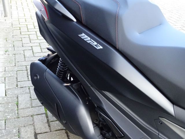 piaggio - mp3-530-hpe-advance-exlusive