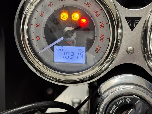 triumph - thruxton-1200-r