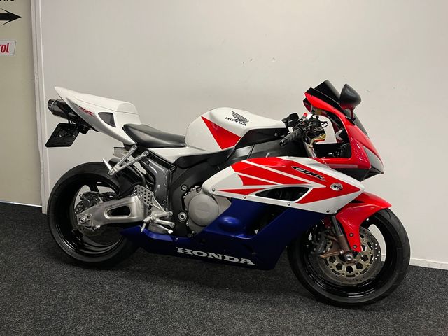 honda - cbr-1000-rr-fireblade