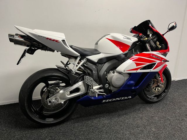 honda - cbr-1000-rr-fireblade