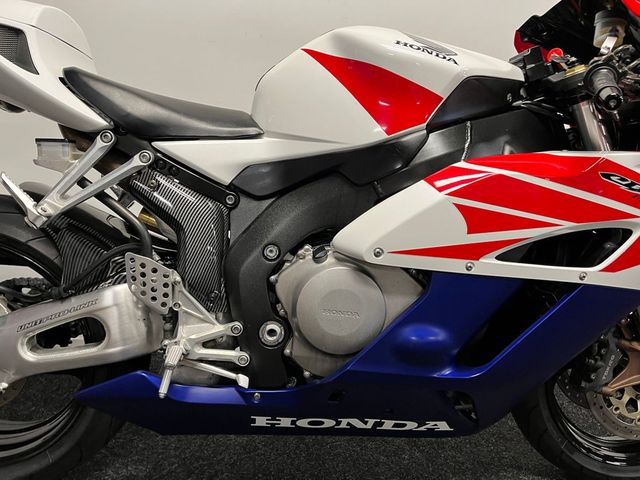honda - cbr-1000-rr-fireblade