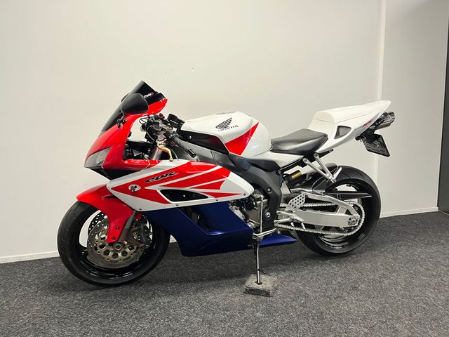 honda - cbr-1000-rr-fireblade