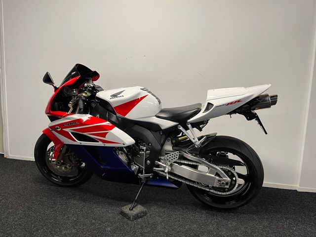 honda - cbr-1000-rr-fireblade