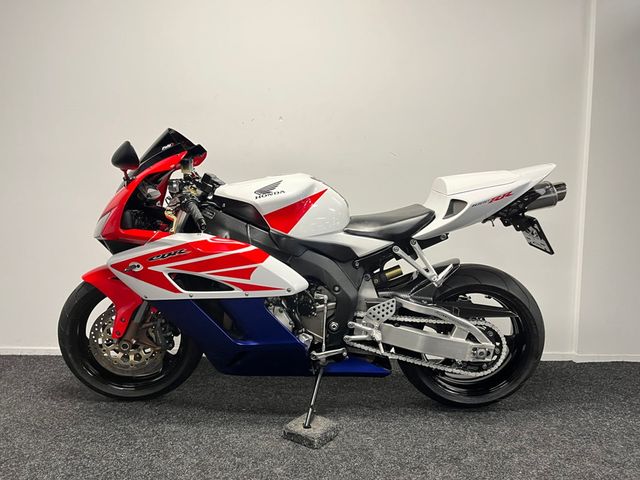 honda - cbr-1000-rr-fireblade