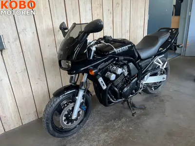 YAMAHA FZS 600 FAZER – foto 4