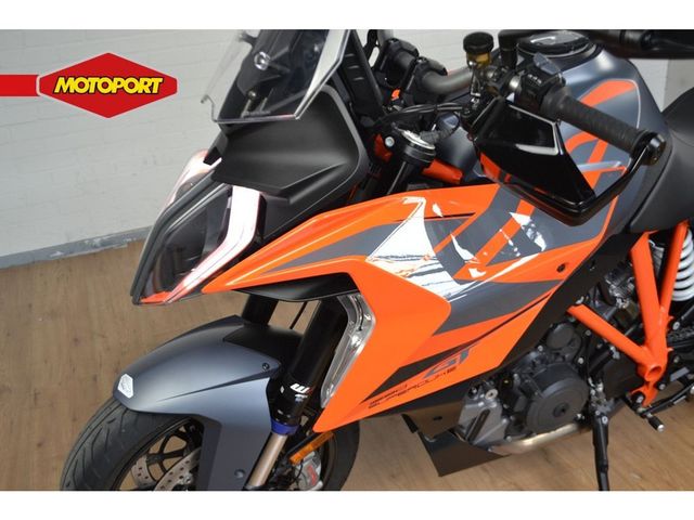 ktm - 1290-super-duke-gt