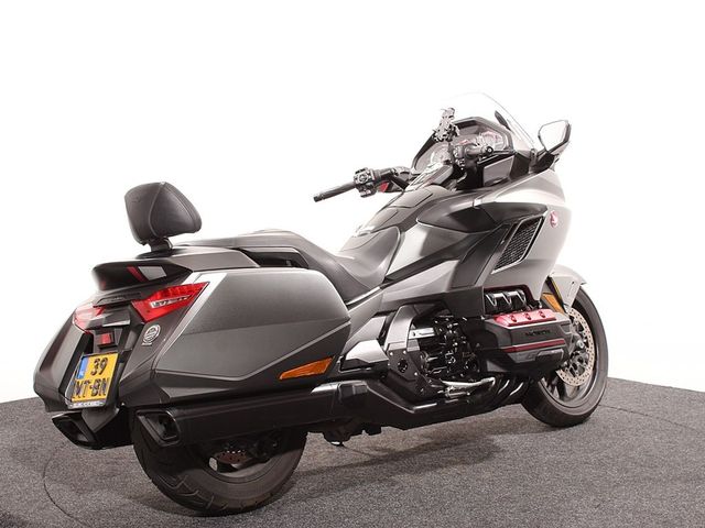 honda - gl-1800-goldwing-bagger