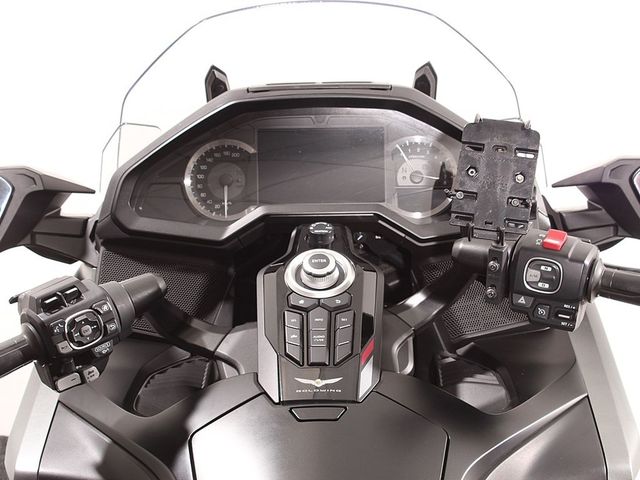 honda - gl-1800-goldwing-bagger