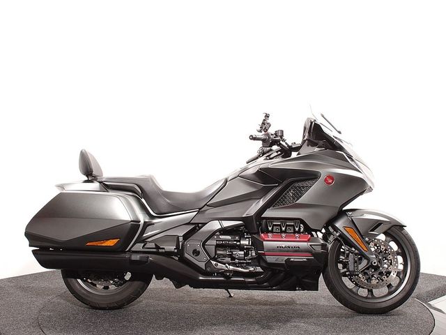 honda - gl-1800-goldwing-bagger