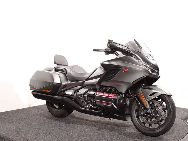 honda - gl-1800-goldwing-bagger