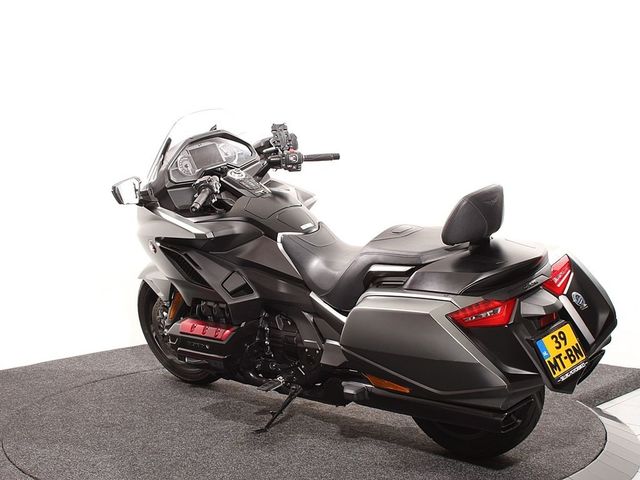 honda - gl-1800-goldwing-bagger