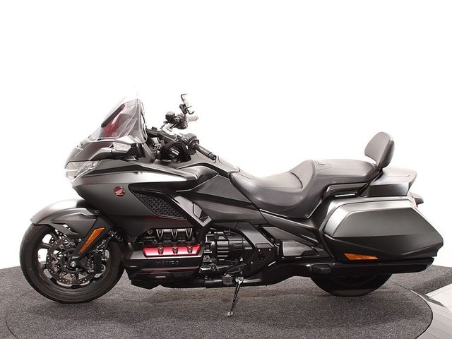 honda - gl-1800-goldwing-bagger