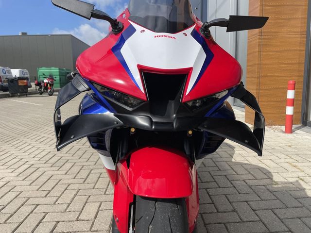 honda - cbr-1000-rr-r-fireblade-st
