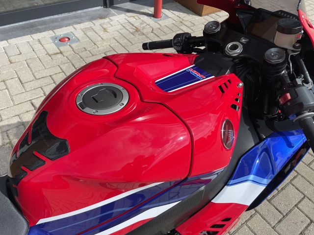 honda - cbr-1000-rr-r-fireblade-st