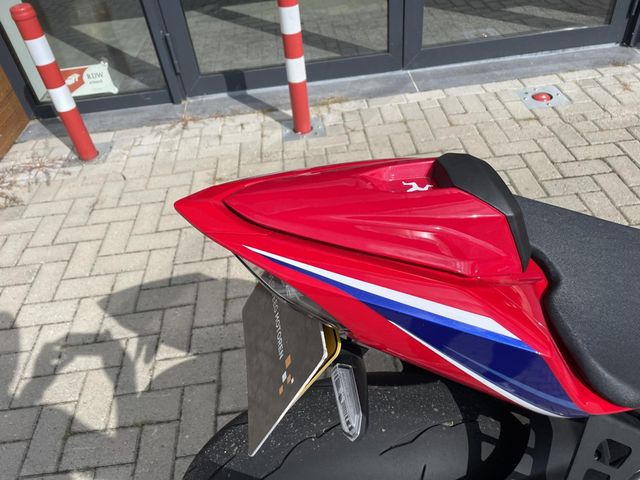 honda - cbr-1000-rr-r-fireblade-st