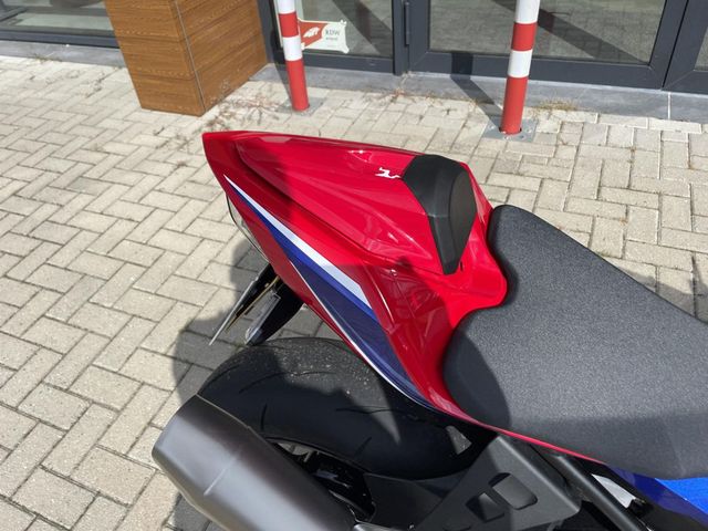 honda - cbr-1000-rr-r-fireblade-st