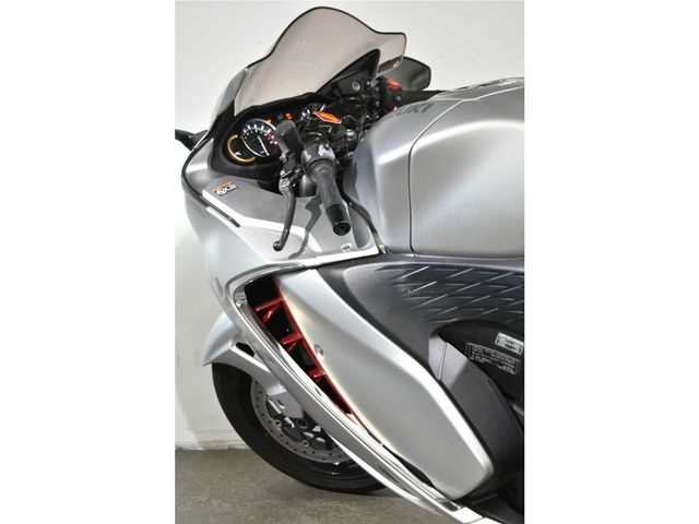 suzuki - gsx-r-1300-hayabusa