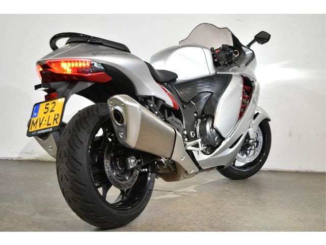 suzuki - gsx-r-1300-hayabusa