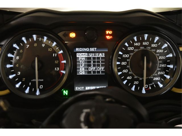 suzuki - gsx-r-1300-hayabusa