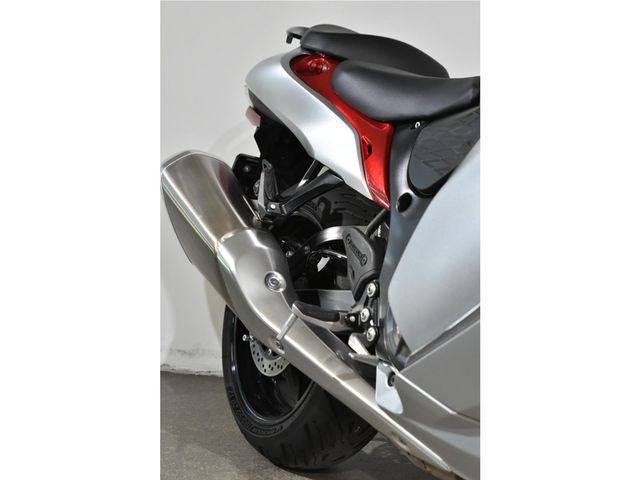 suzuki - gsx-r-1300-hayabusa