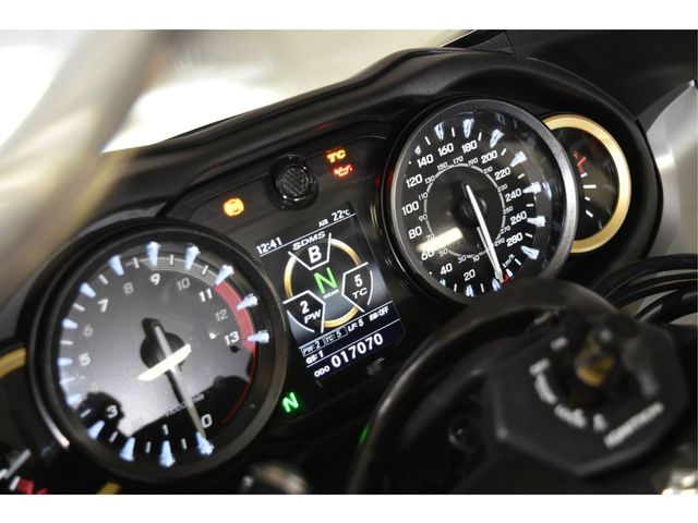 suzuki - gsx-r-1300-hayabusa