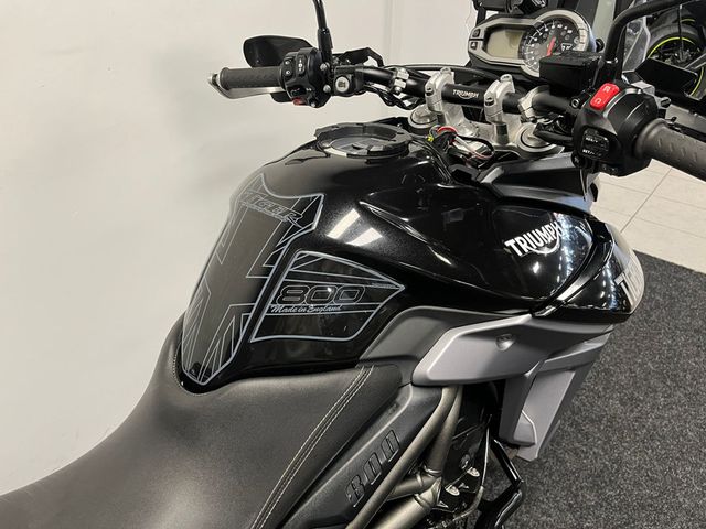 triumph - tiger-800-xrx